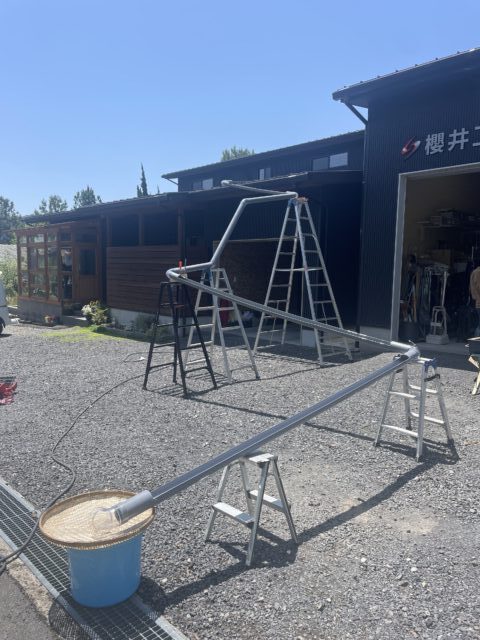 2階ベランダから流しそうめん
